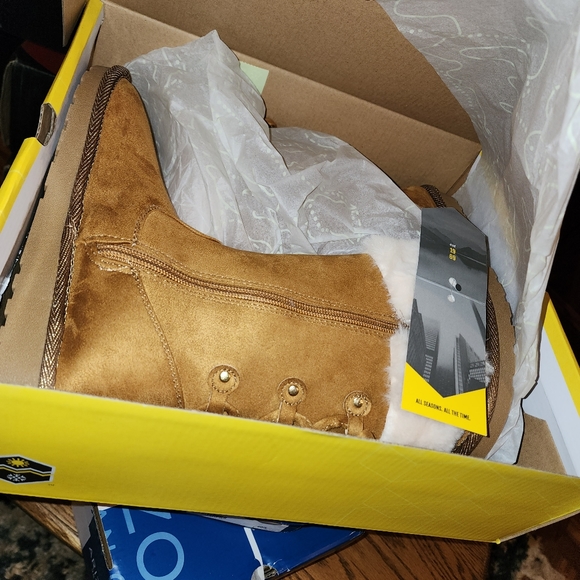 KHOMBU NWT WOMENS FAUX FUR TRIMMED WATERPROOF BOOTS - Picture 9 of 10